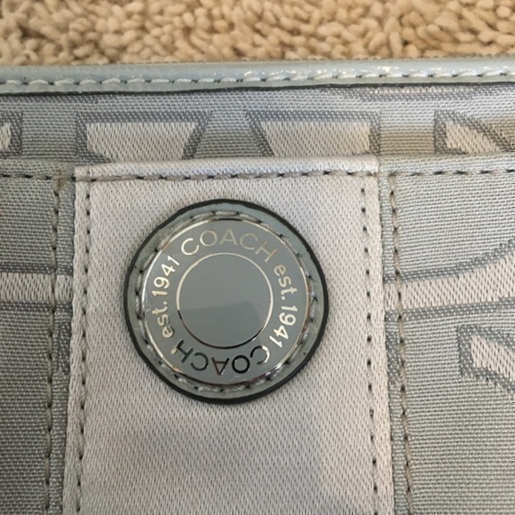Coach signature fabric gray / silver oversized wristlet NWT - Picture 3 of 16